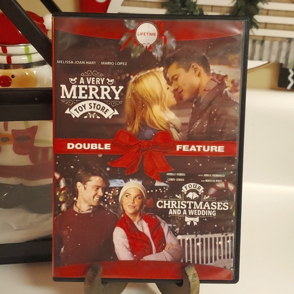 A Very Merry Toy Store & Four Christmases And A Wedding Lifetime DVD (EUC)
